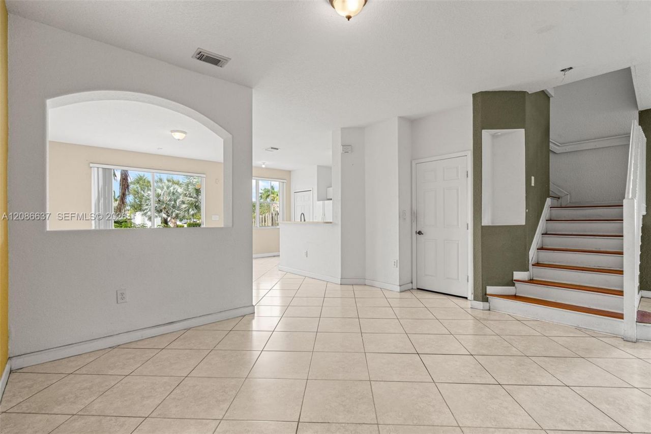 11401 NW 76th Ter, Doral, FL 33178 Photo