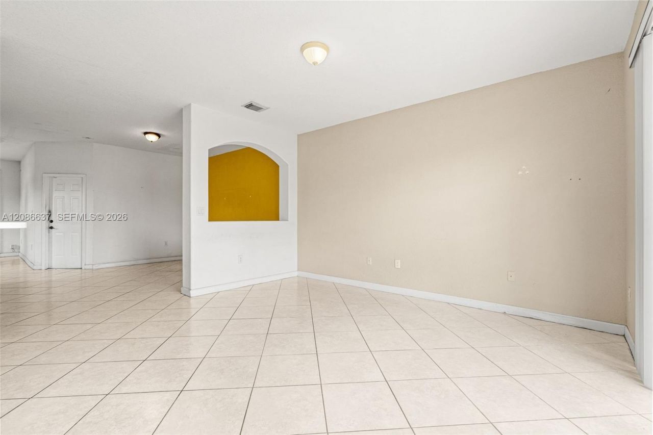 11401 NW 76th Ter, Doral, FL 33178 Photo