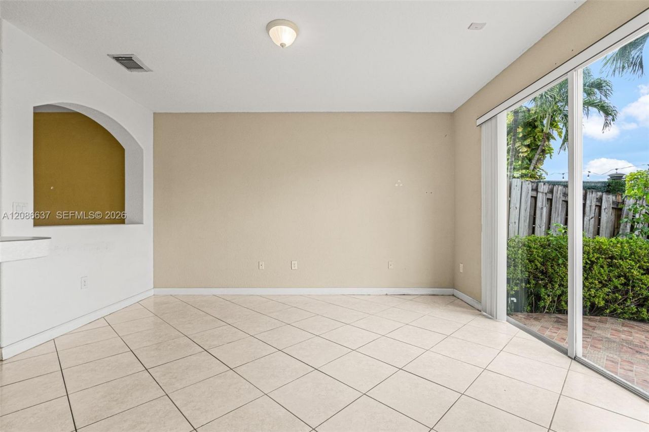 11401 NW 76th Ter, Doral, FL 33178 Photo