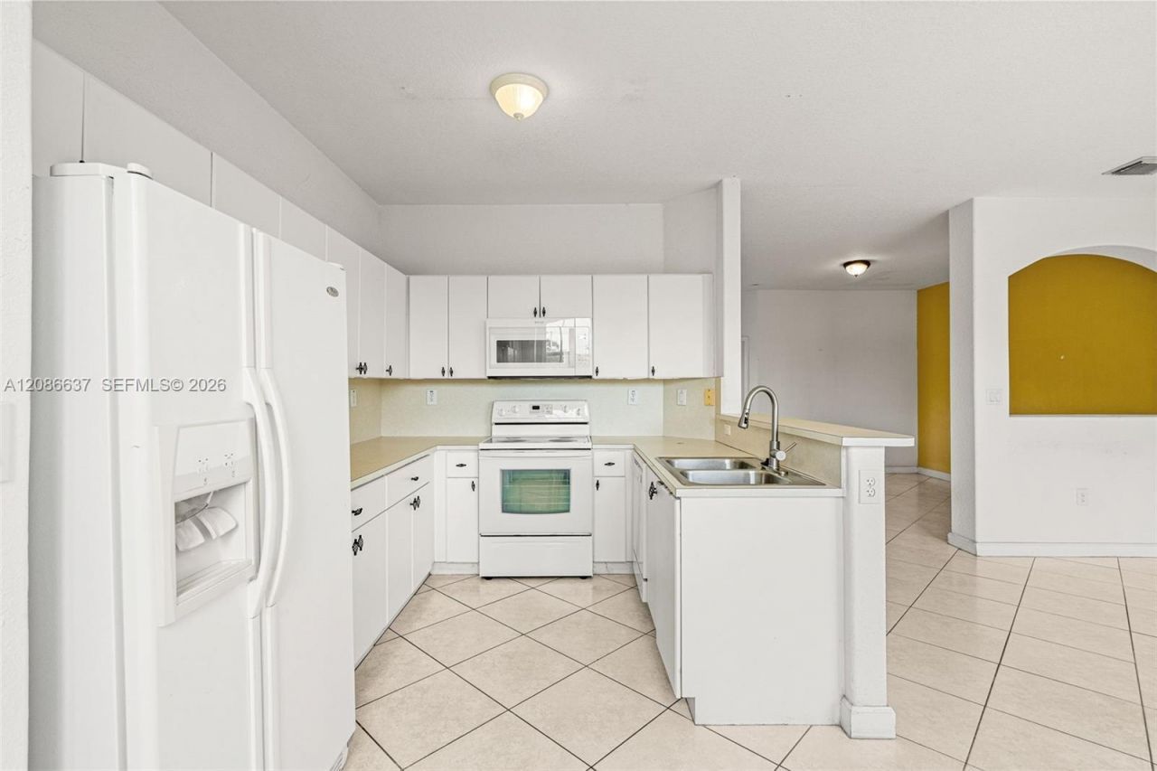 11401 NW 76th Ter, Doral, FL 33178 Photo