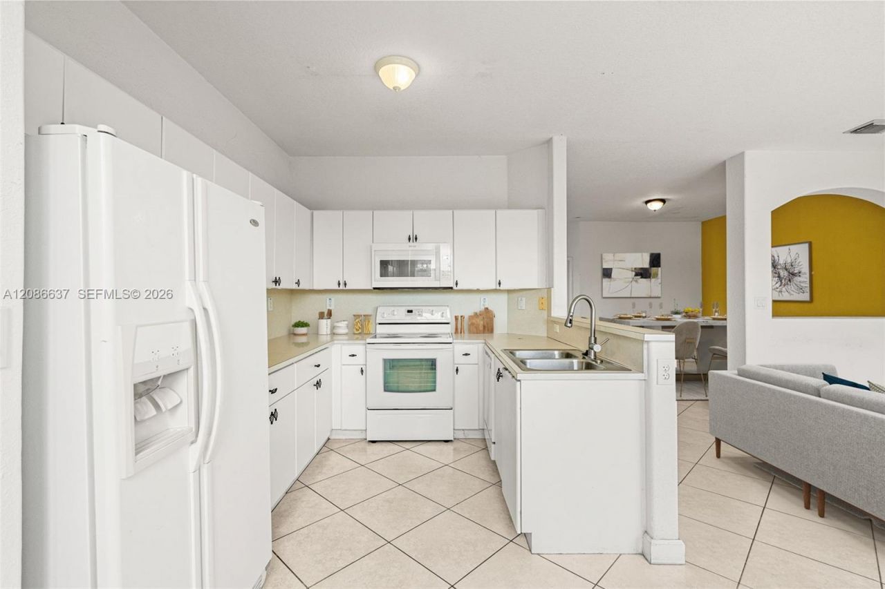 11401 NW 76th Ter, Doral, FL 33178 Photo