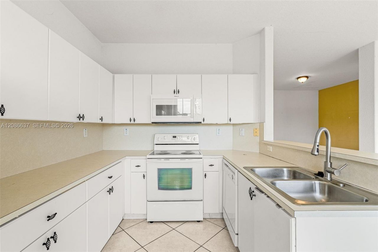 11401 NW 76th Ter, Doral, FL 33178 Photo