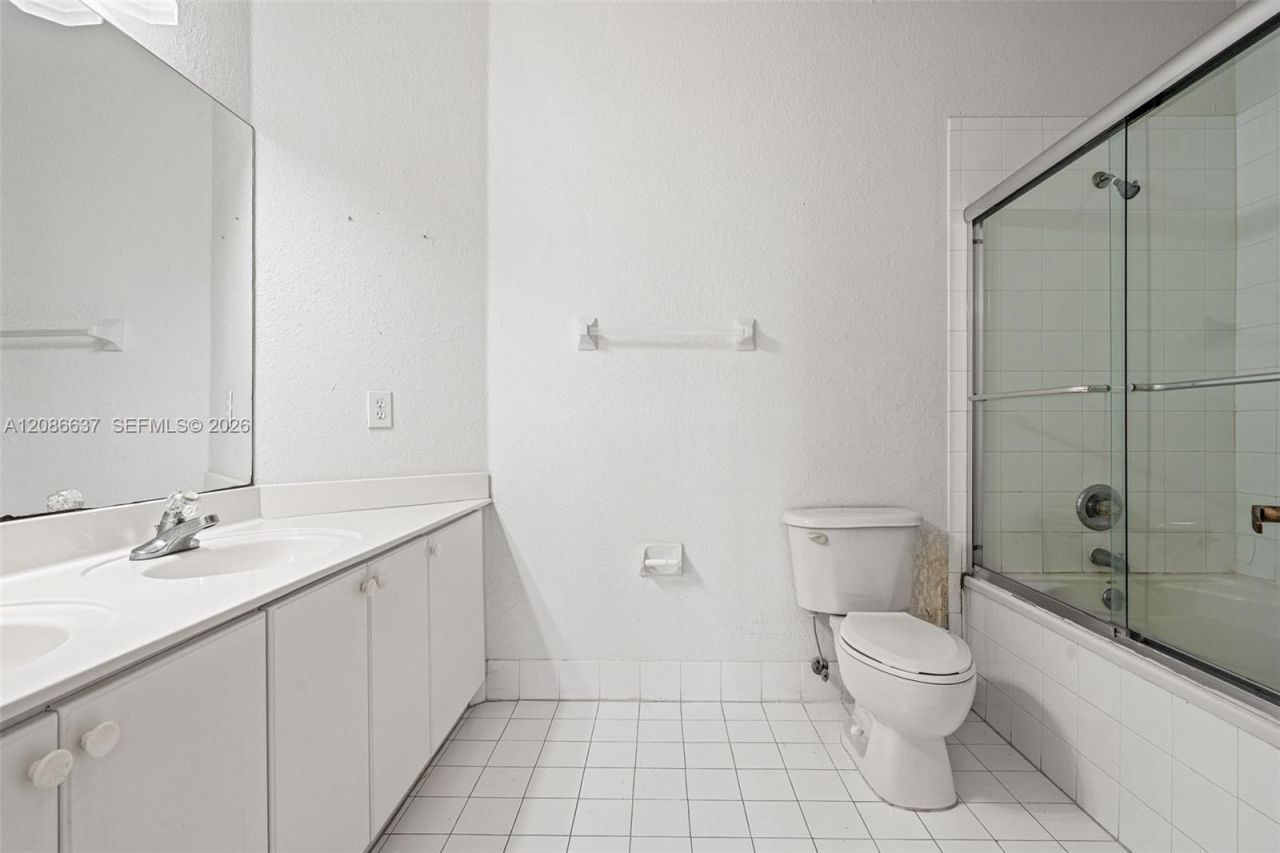 11401 NW 76th Ter, Doral, FL 33178 Photo