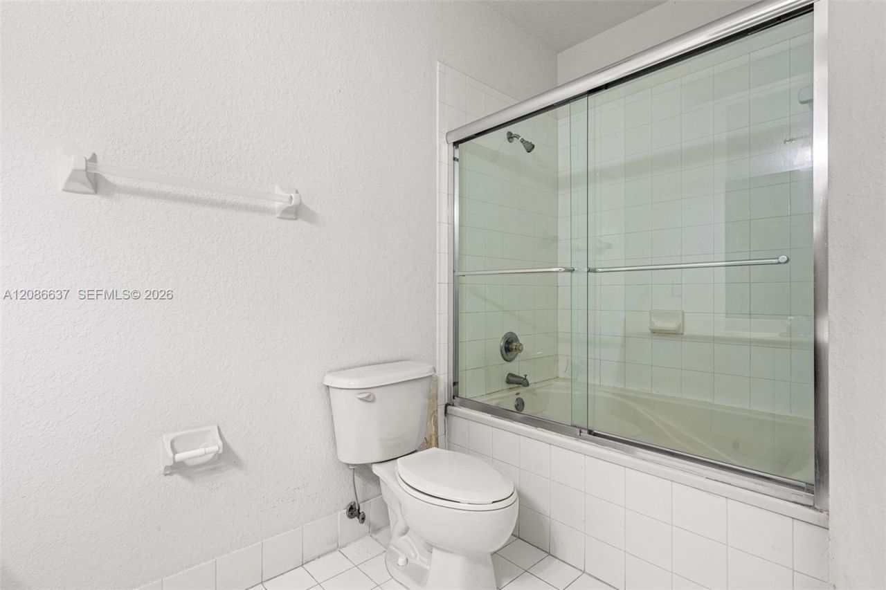 11401 NW 76th Ter, Doral, FL 33178 Photo
