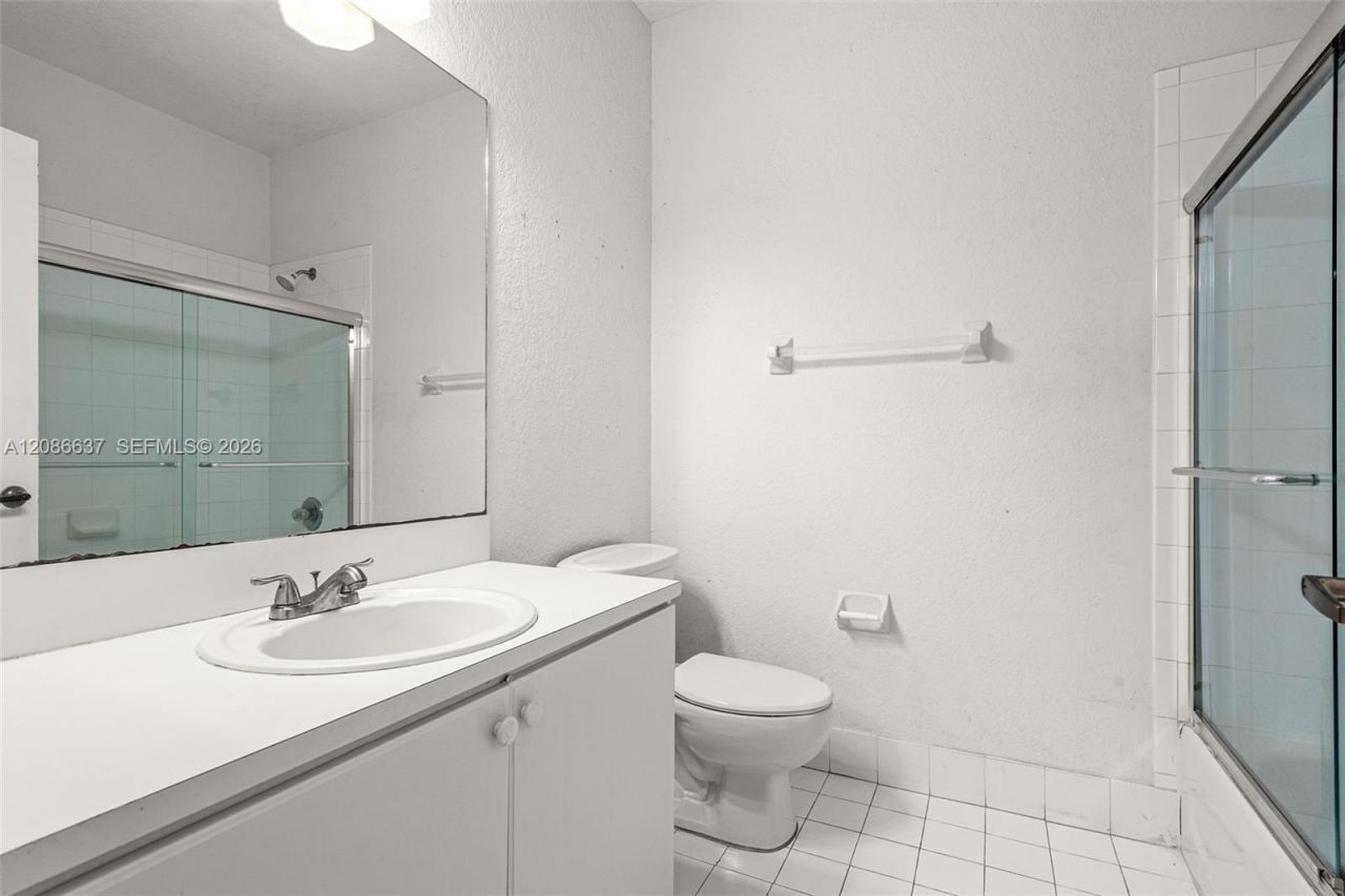11401 NW 76th Ter, Doral, FL 33178 Photo