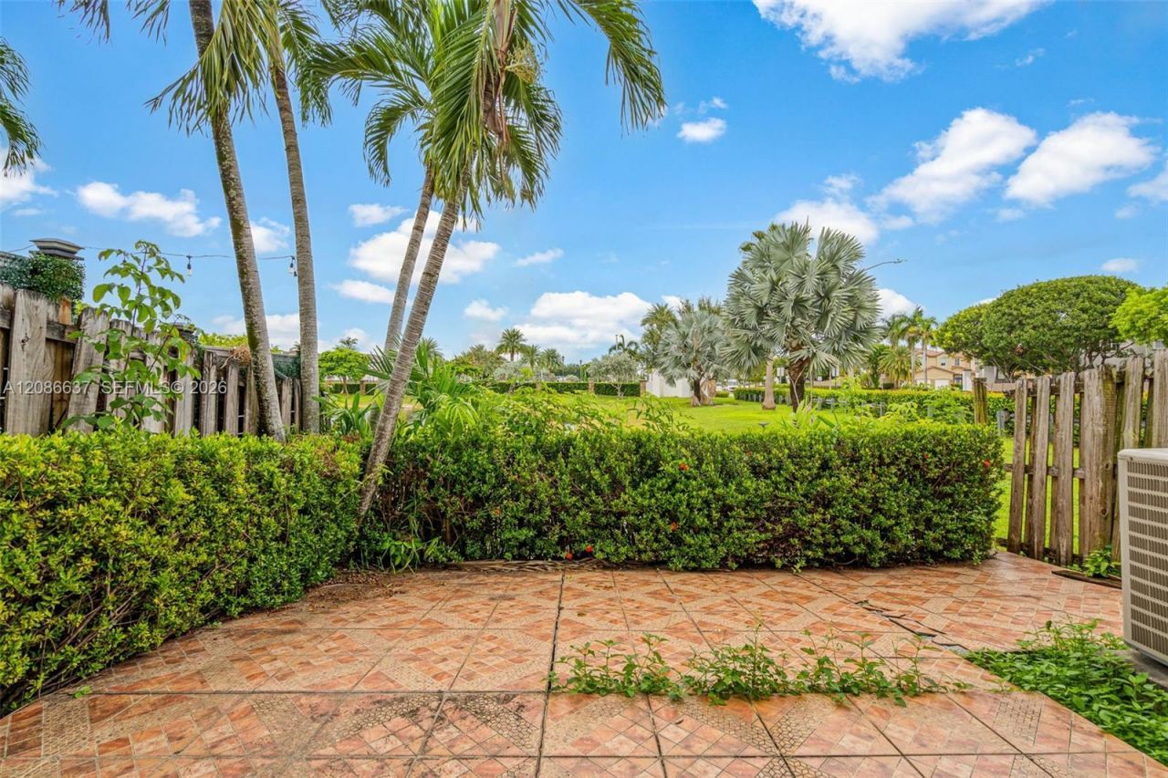 11401 NW 76th Ter, Doral, FL 33178 Photo