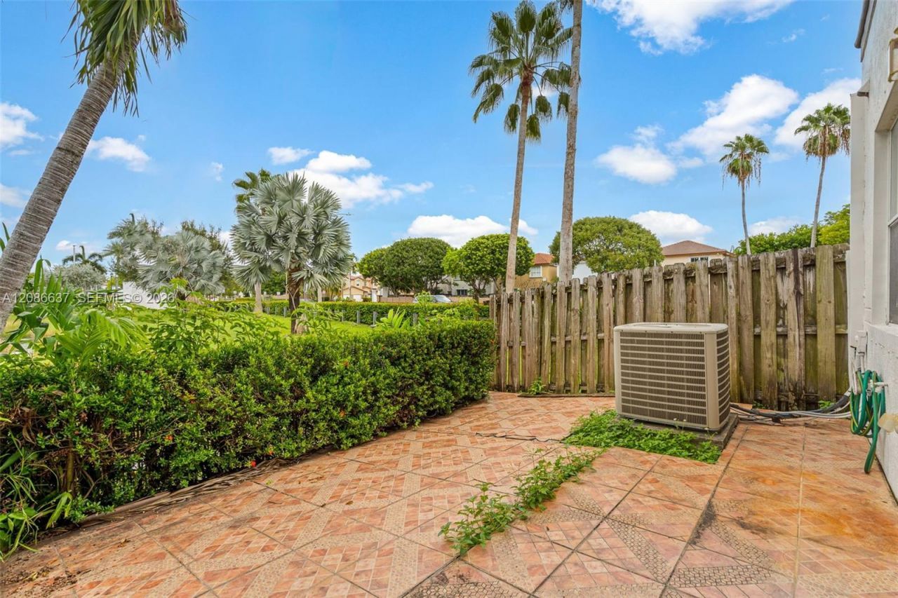 11401 NW 76th Ter, Doral, FL 33178 Photo