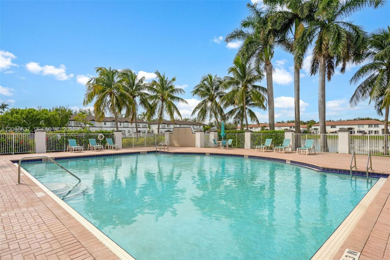 11401 NW 76th Ter, Doral, FL 33178 Photo
