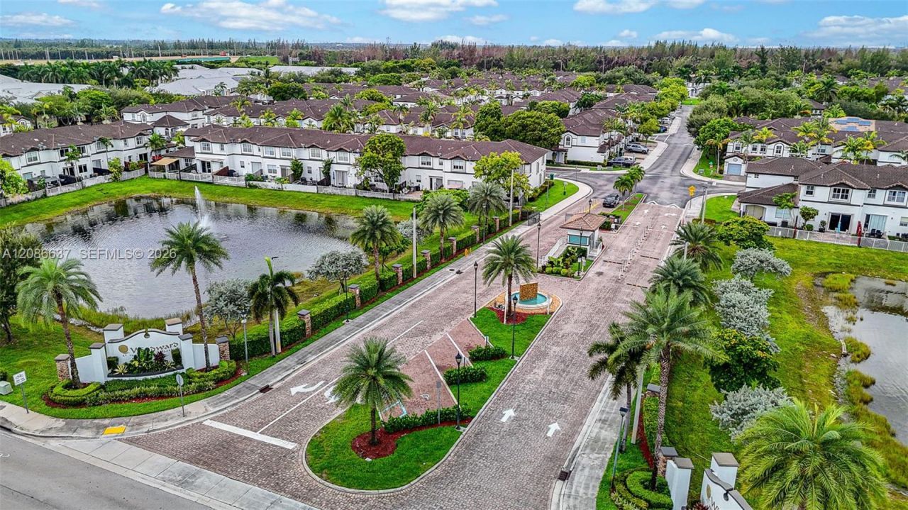 11401 NW 76th Ter, Doral, FL 33178 Photo