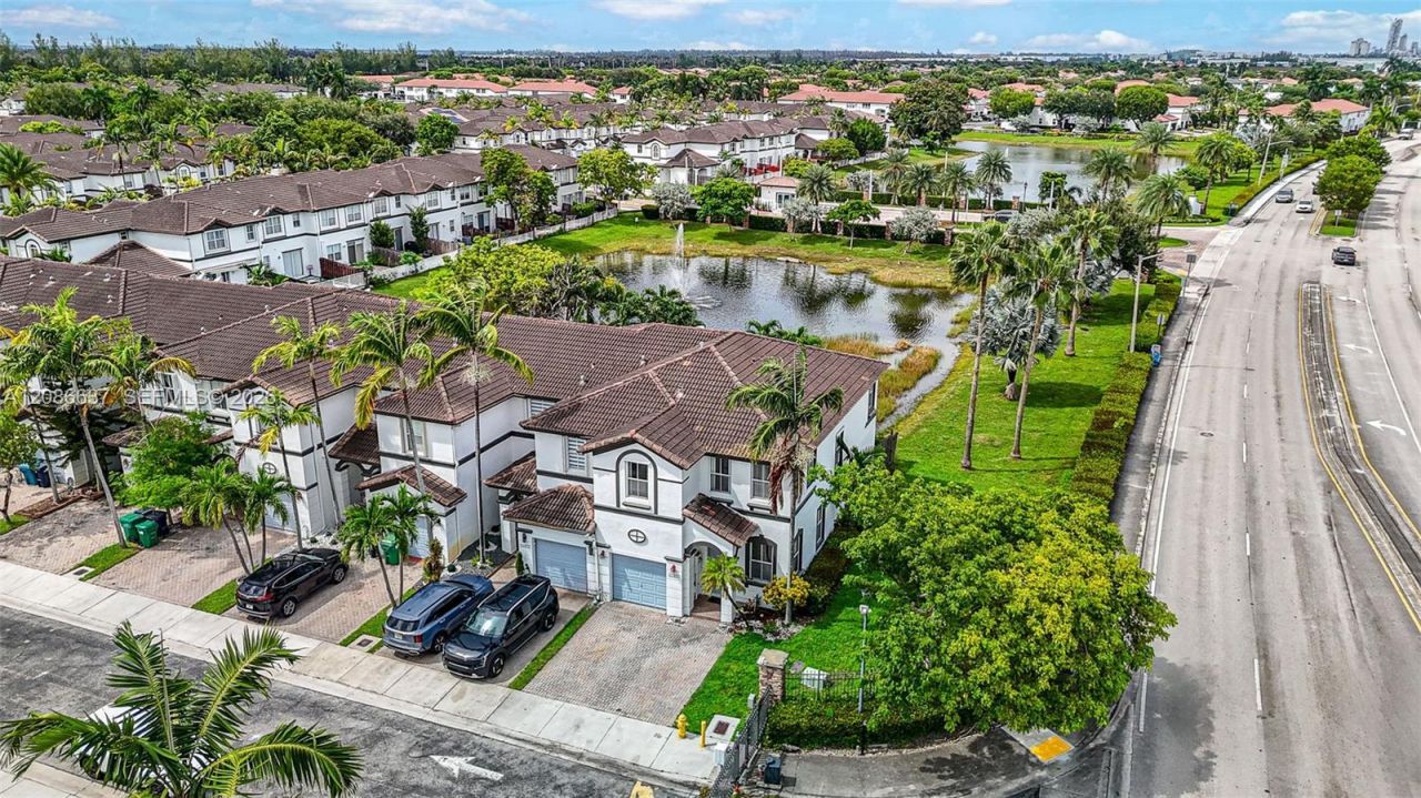 11401 NW 76th Ter, Doral, FL 33178 Photo