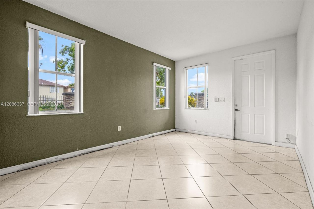 11401 NW 76th Ter, Doral, FL 33178 Photo