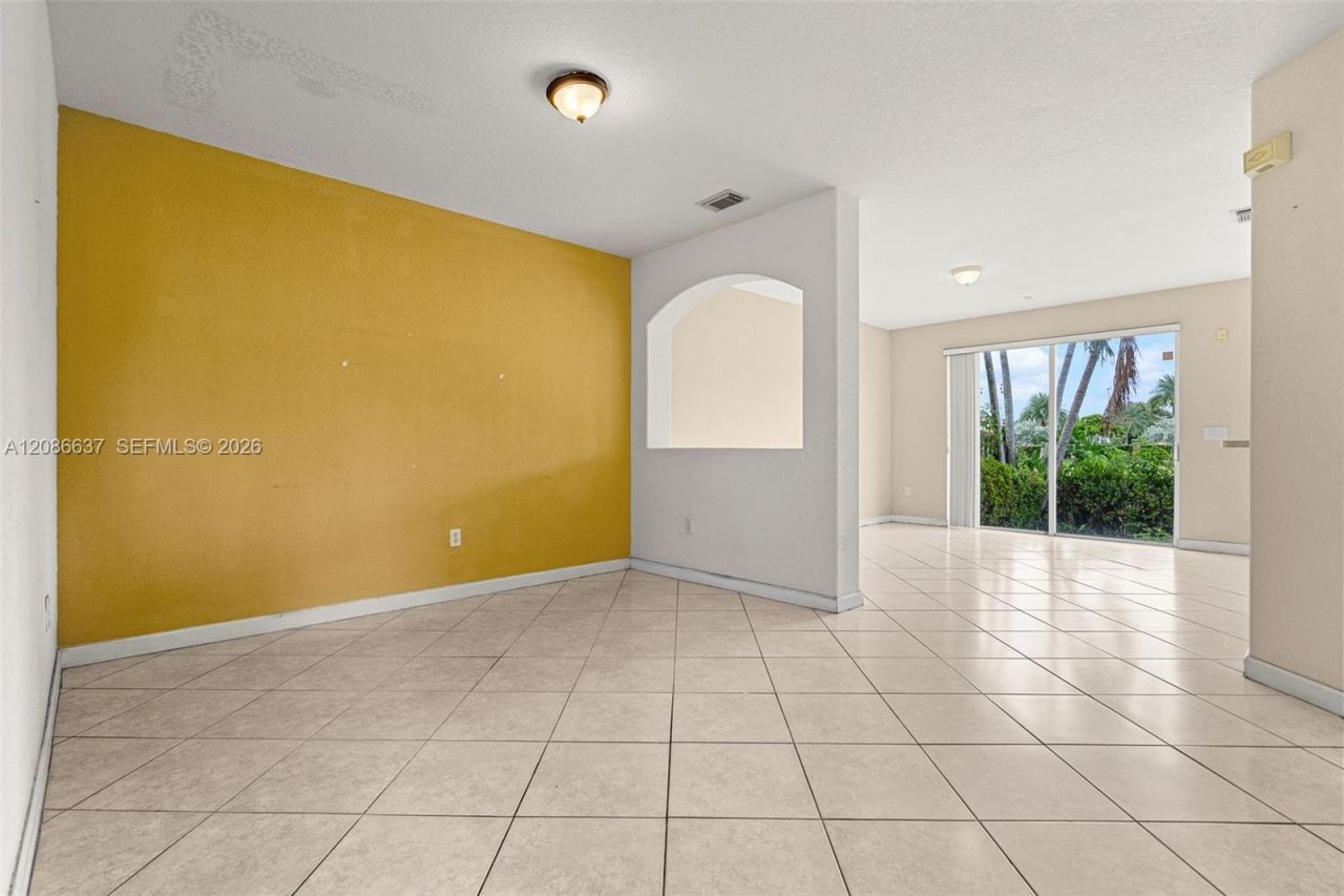11401 NW 76th Ter, Doral, FL 33178 Photo