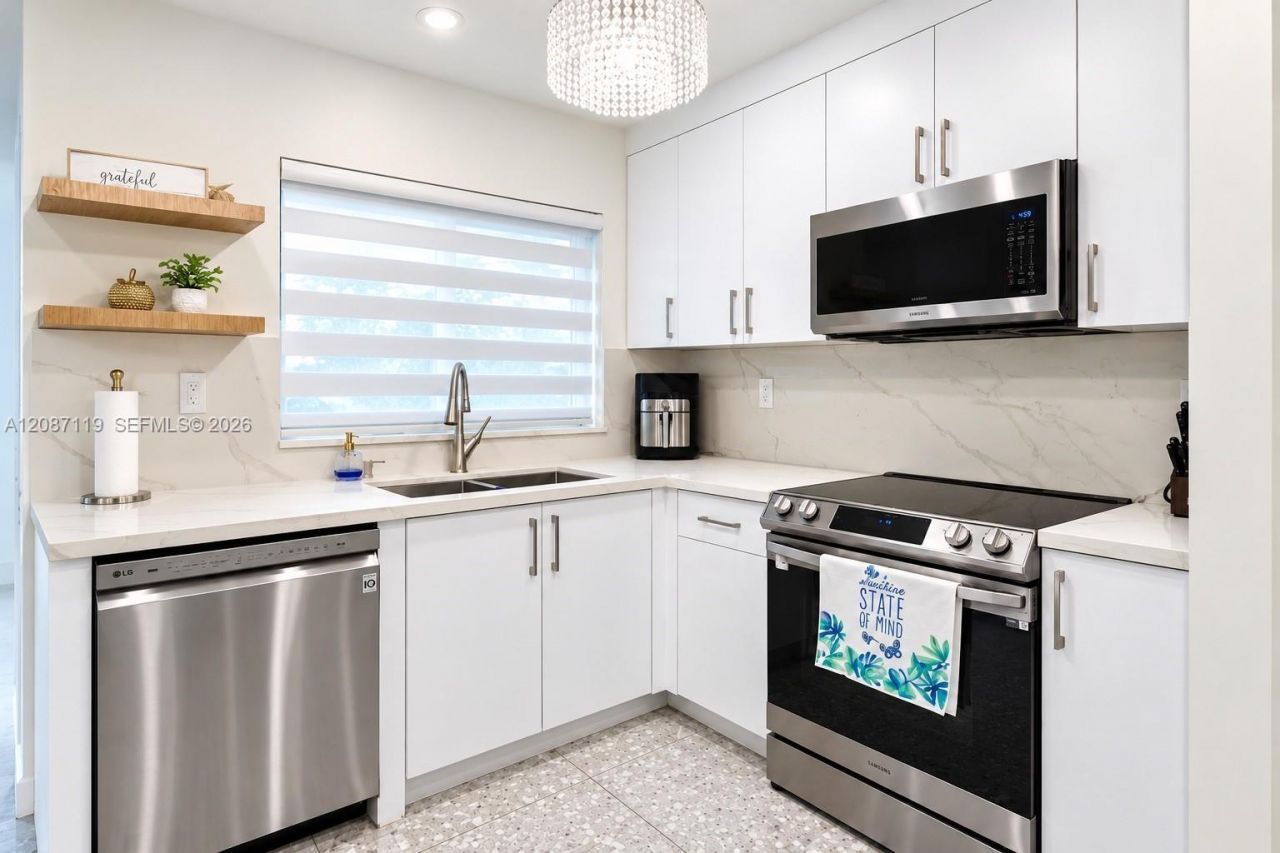 13041 NW 11th Ter, Miami, FL 33182 Photo