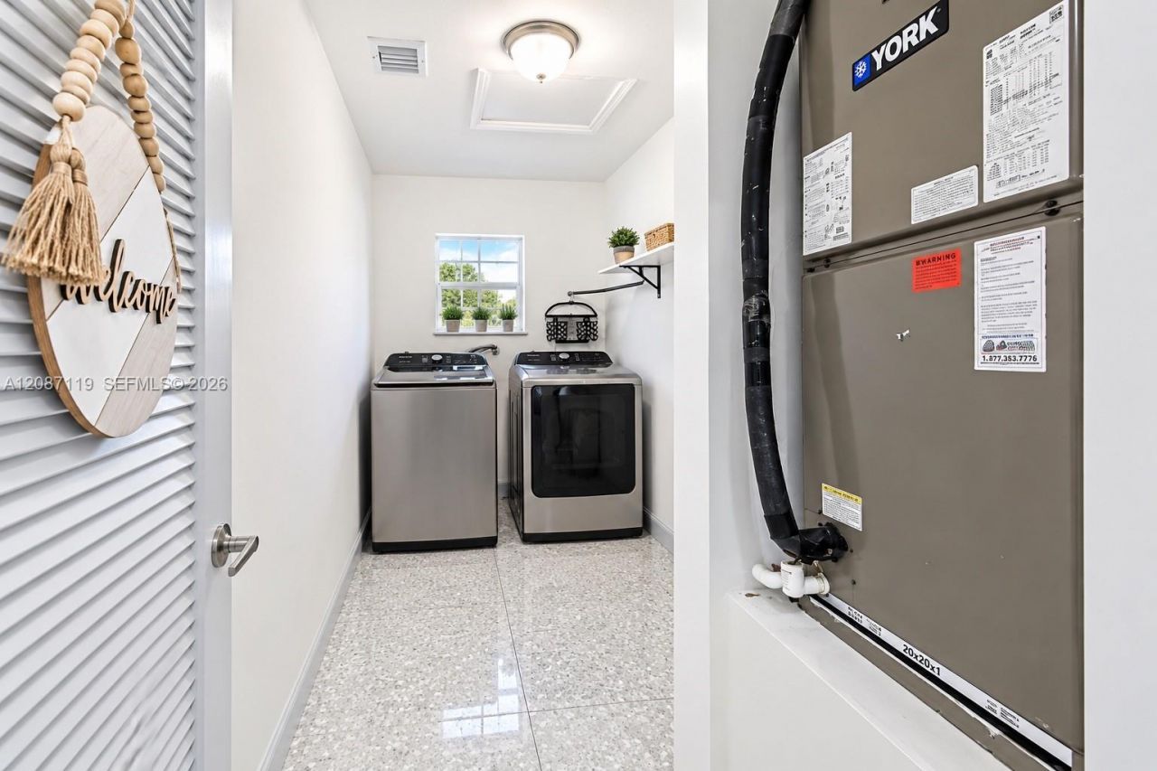 13041 NW 11th Ter, Miami, FL 33182 Photo
