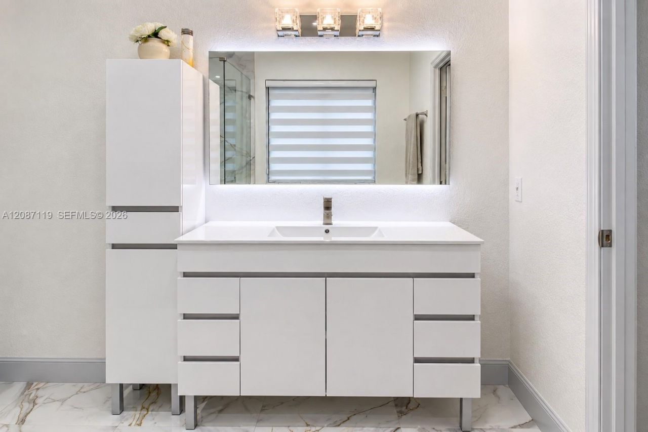 13041 NW 11th Ter, Miami, FL 33182 Photo