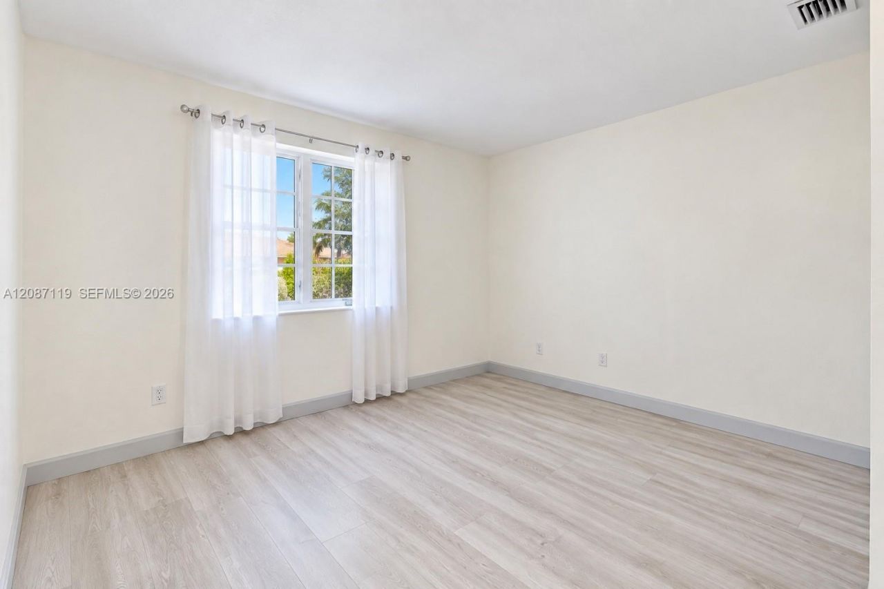 13041 NW 11th Ter, Miami, FL 33182 Photo