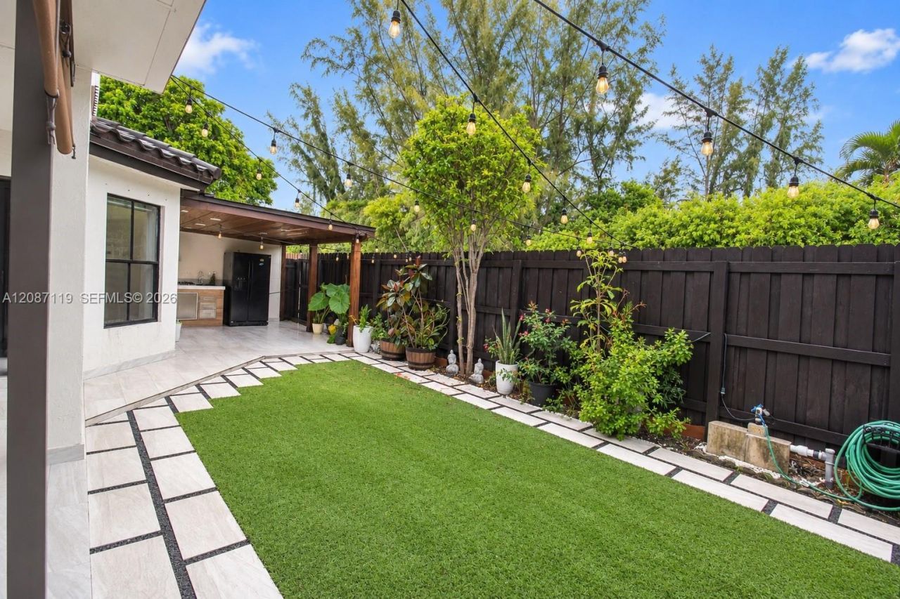 13041 NW 11th Ter, Miami, FL 33182 Photo