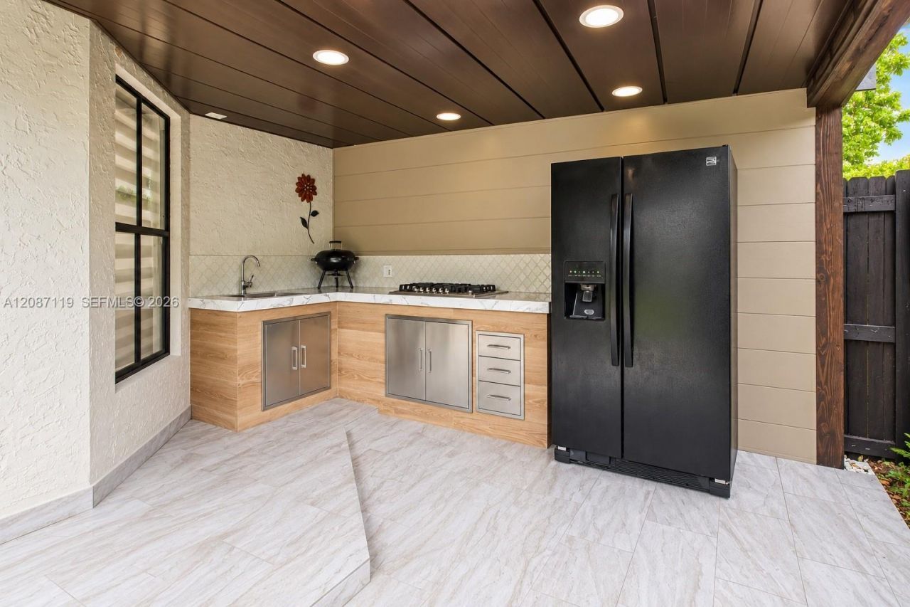 13041 NW 11th Ter, Miami, FL 33182 Photo