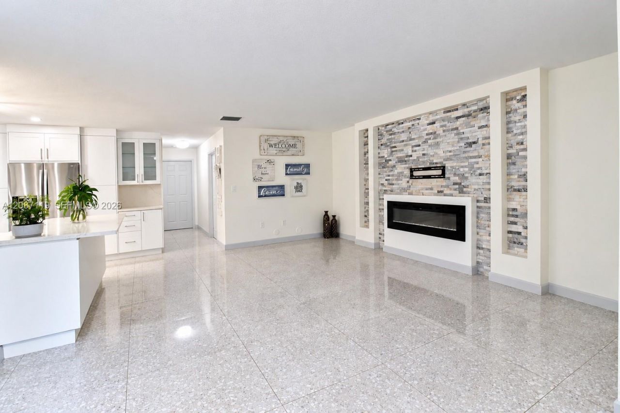 13041 NW 11th Ter, Miami, FL 33182 Photo