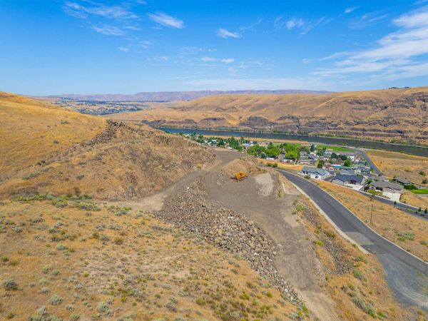56 Riverpointe Dr, Asotin, WA 99402