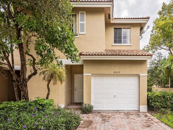 4020 NW 90th Way, Sunrise, FL 33351