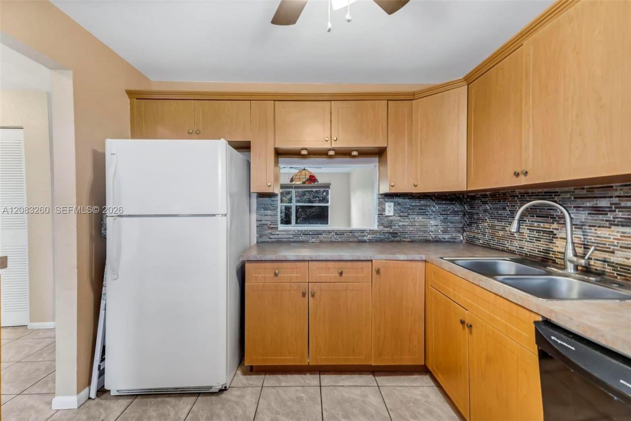 6570 Royal Palm Blvd, Unit 302J, Margate, FL 33063 Photo
