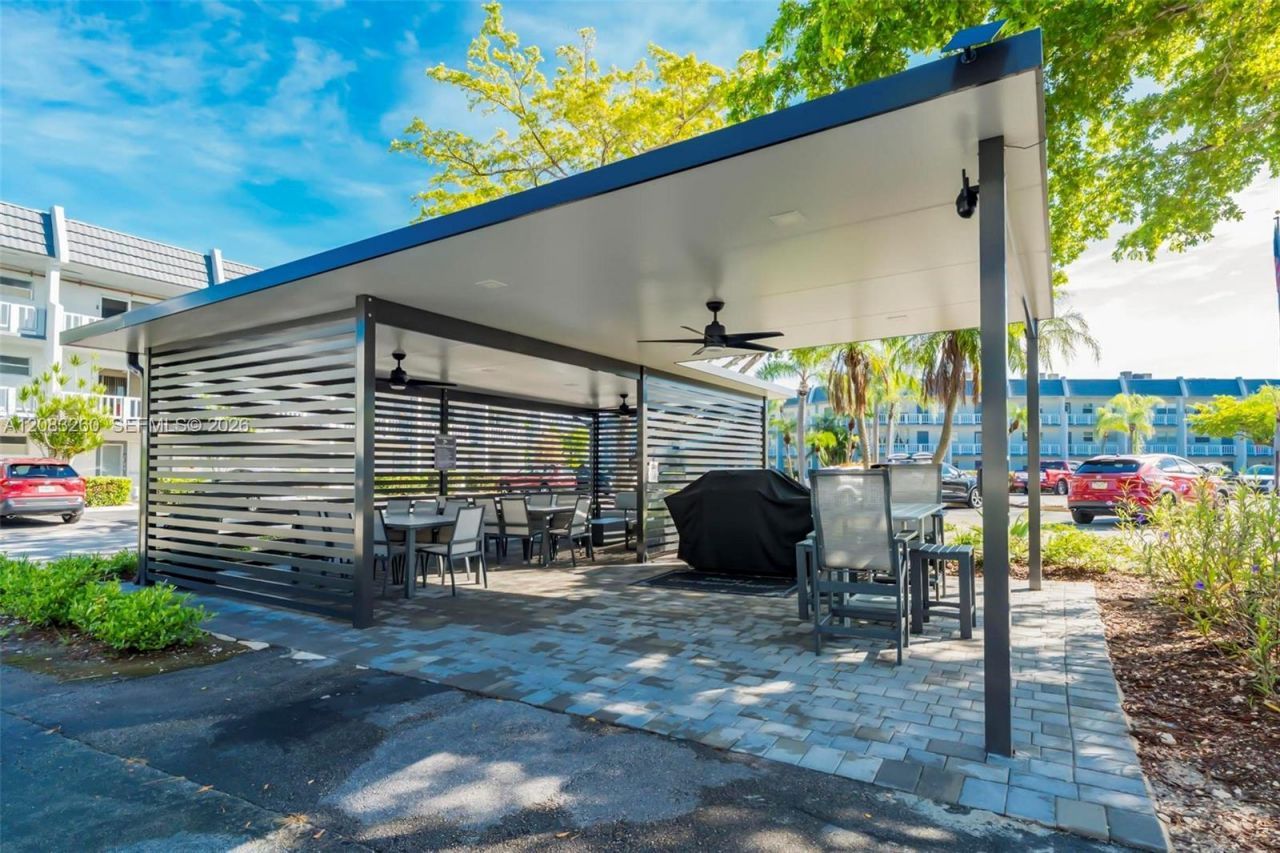 6570 Royal Palm Blvd, Unit 302J, Margate, FL 33063 Photo