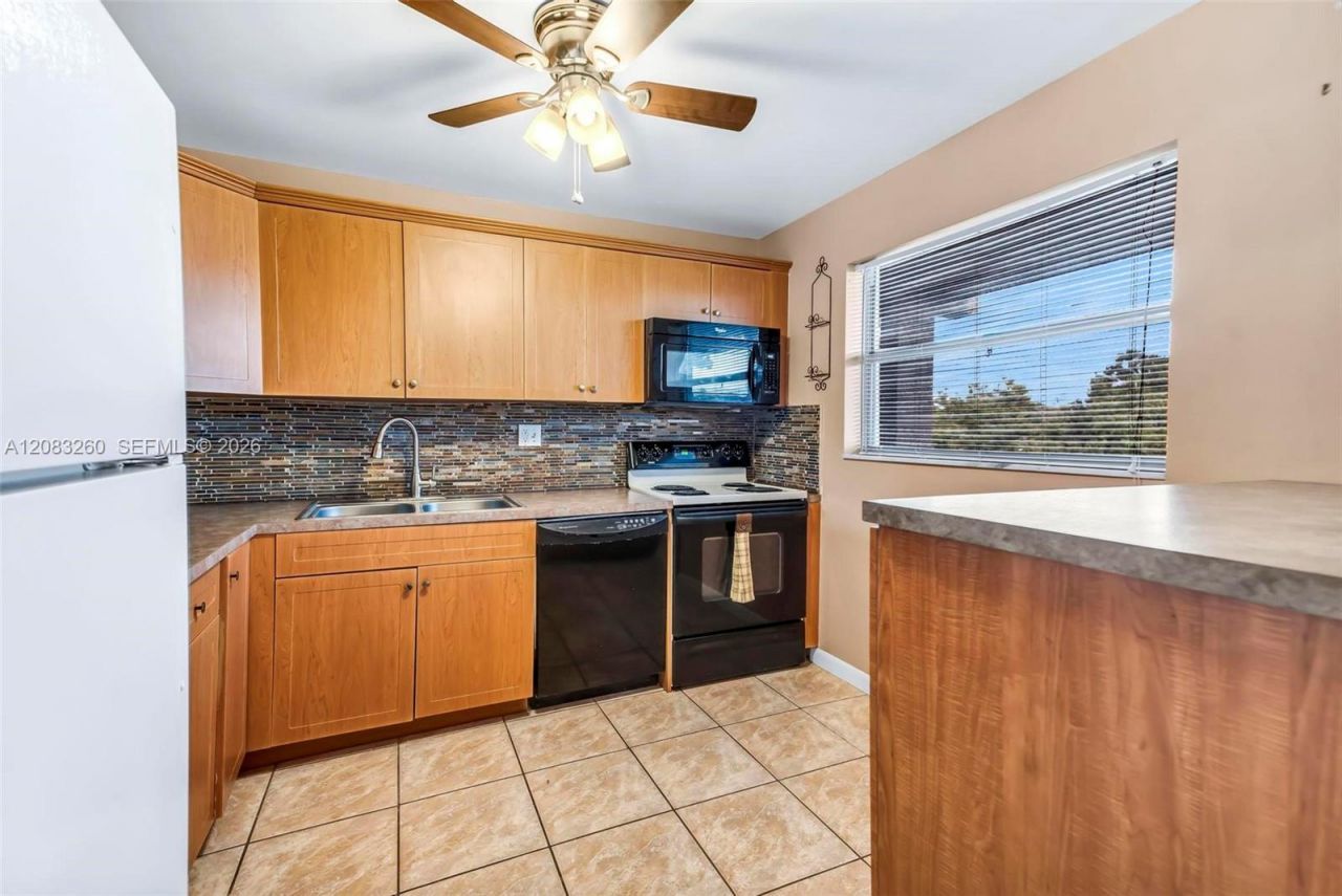 6570 Royal Palm Blvd, Unit 302J, Margate, FL 33063 Photo