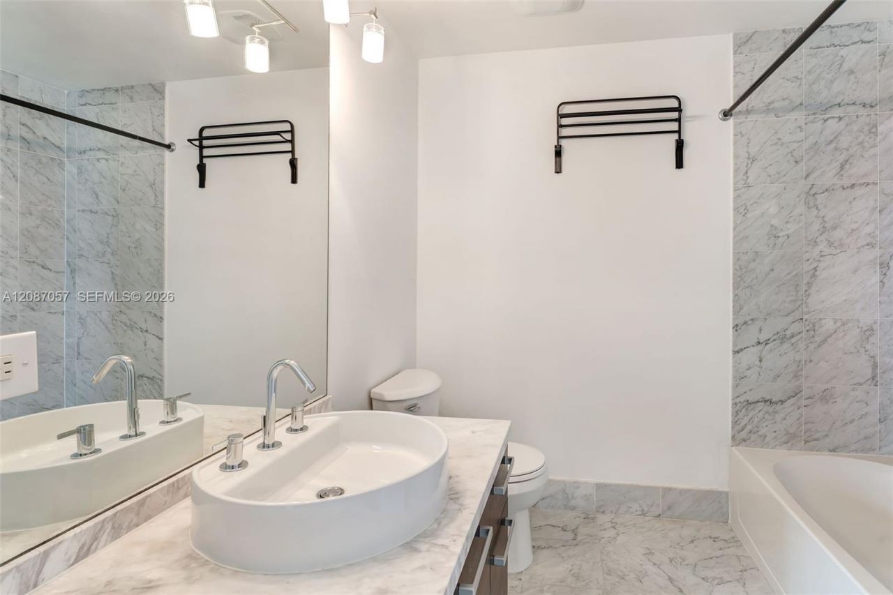 253 NE 2nd St, Unit 630, Miami, FL 33132 Photo