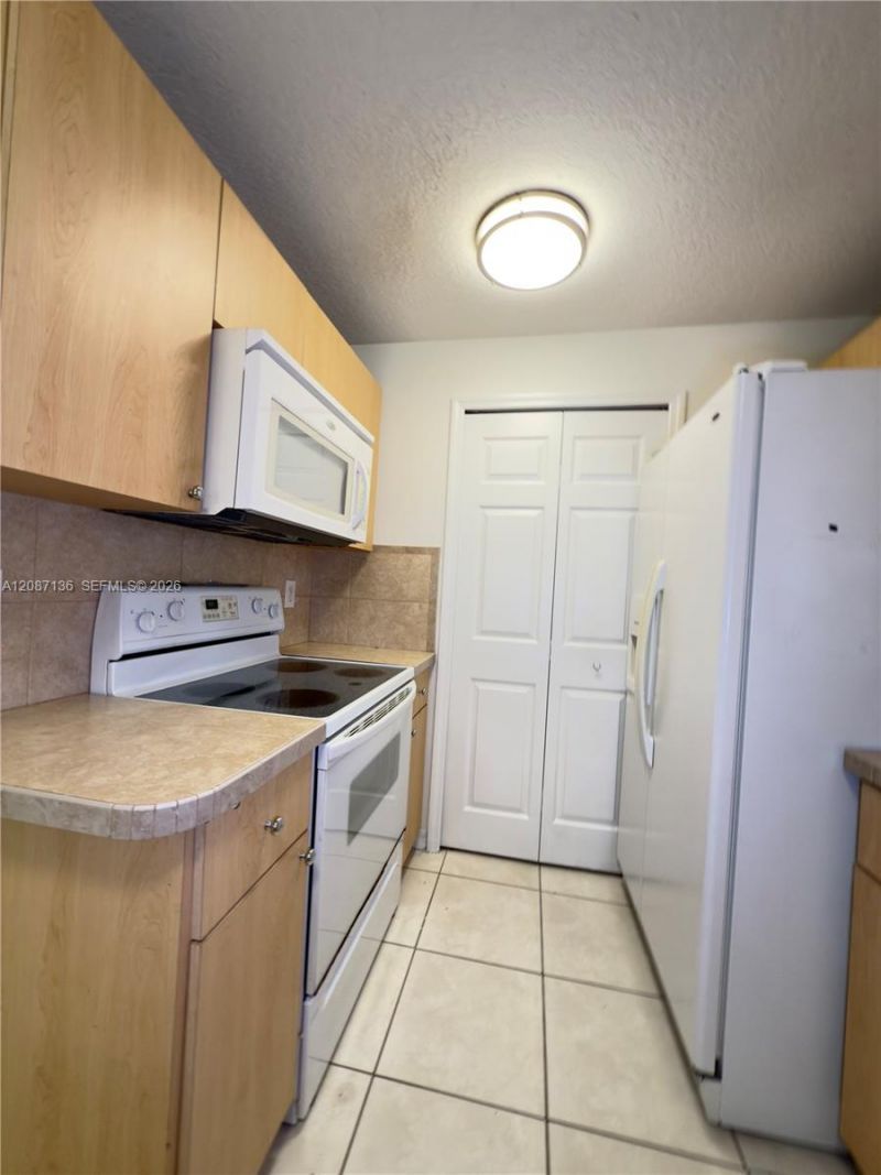 6520 NW 114th Ave, Unit 1621, Doral, FL 33178 Photo