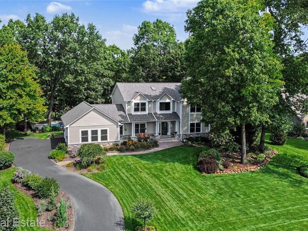 9598 Rolling Greens Drive, Hamburg Township, Mi 48169