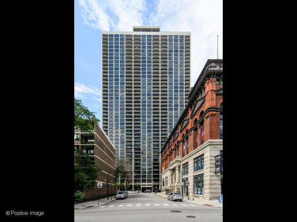 1560 N Sandburg Terrace, Unit 415J, Chicago, IL 60610