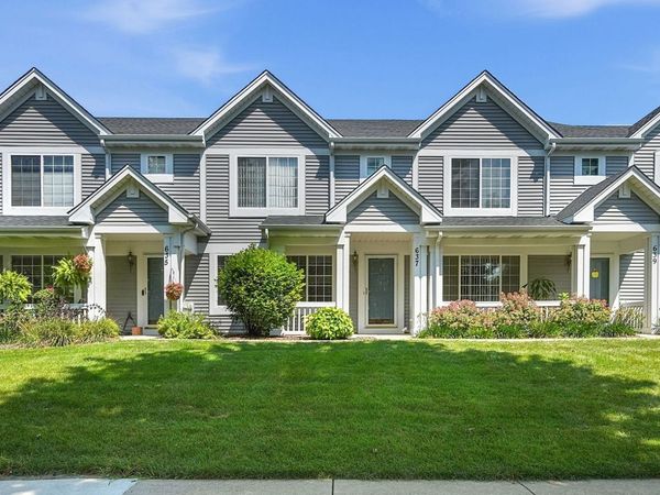 637 Lincoln Station Drive, Oswego, IL 60543