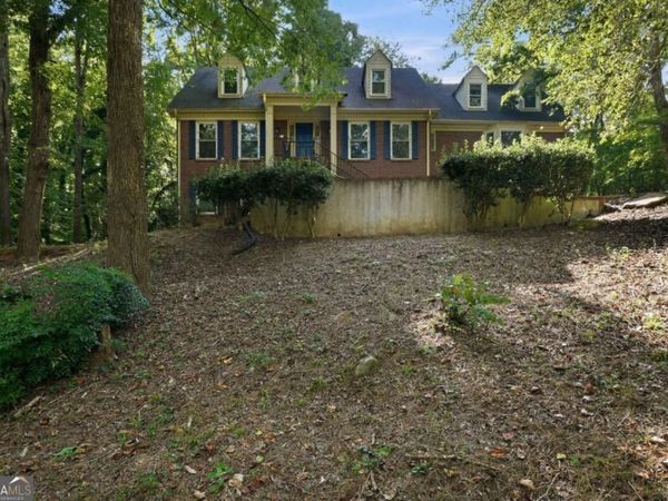4927 Castlewood Drive SW, Lilburn, GA 30047