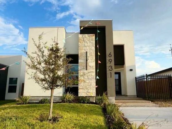 6931 Molinos Dr, Laredo, TX 78043