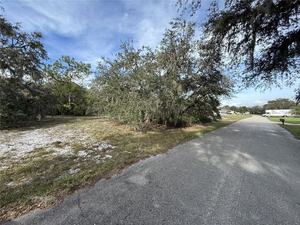 209 ROBINHOOD TERRACE , SEBRING, FL 33876