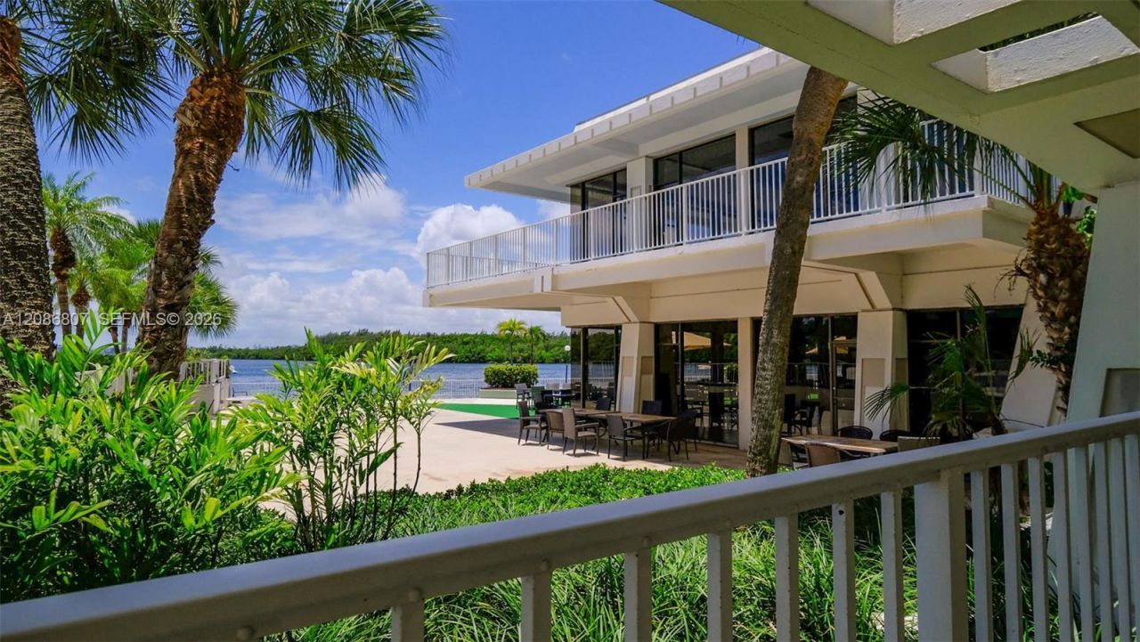 500 Bayview Dr, Unit 1420, Sunny Isles Beach, FL 33160 Photo