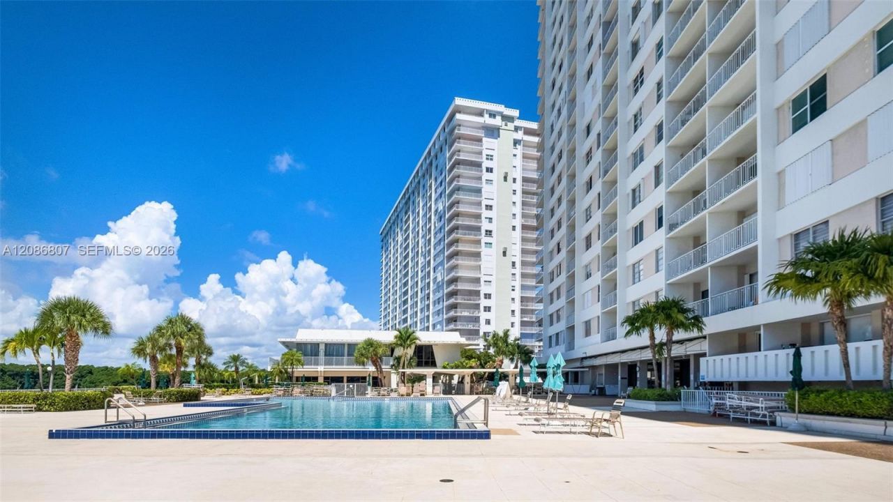 500 Bayview Dr, Unit 1420, Sunny Isles Beach, FL 33160 Photo