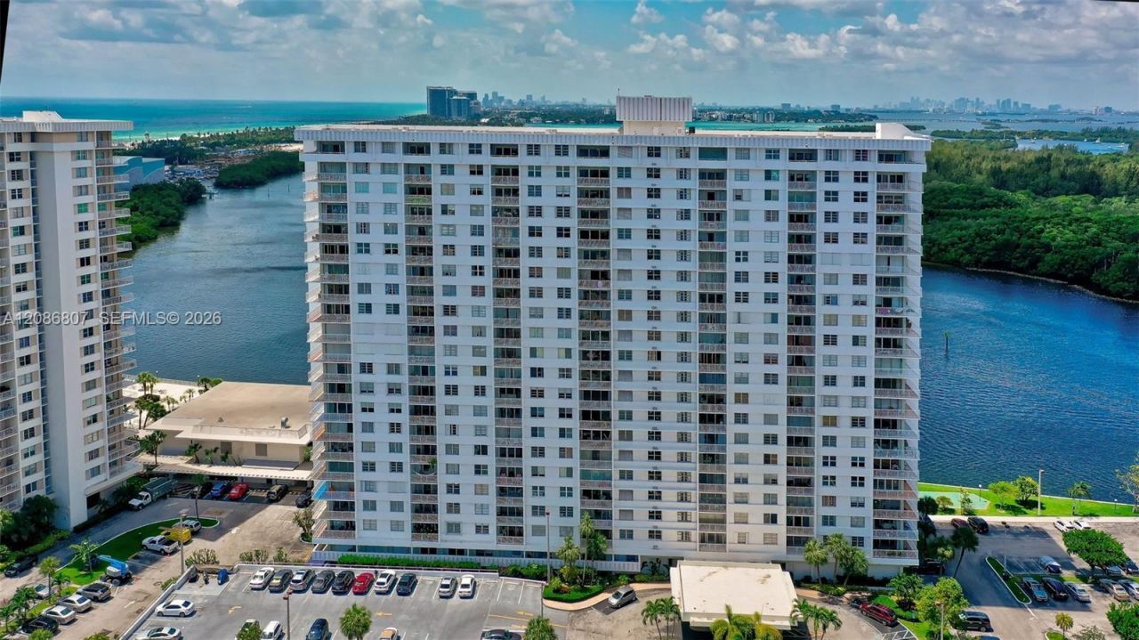 500 Bayview Dr, Unit 1420, Sunny Isles Beach, FL 33160 Photo