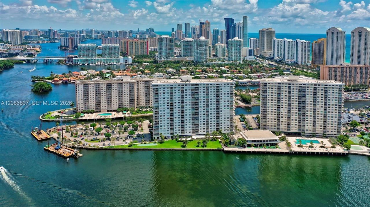500 Bayview Dr, Unit 1420, Sunny Isles Beach, FL 33160 Photo