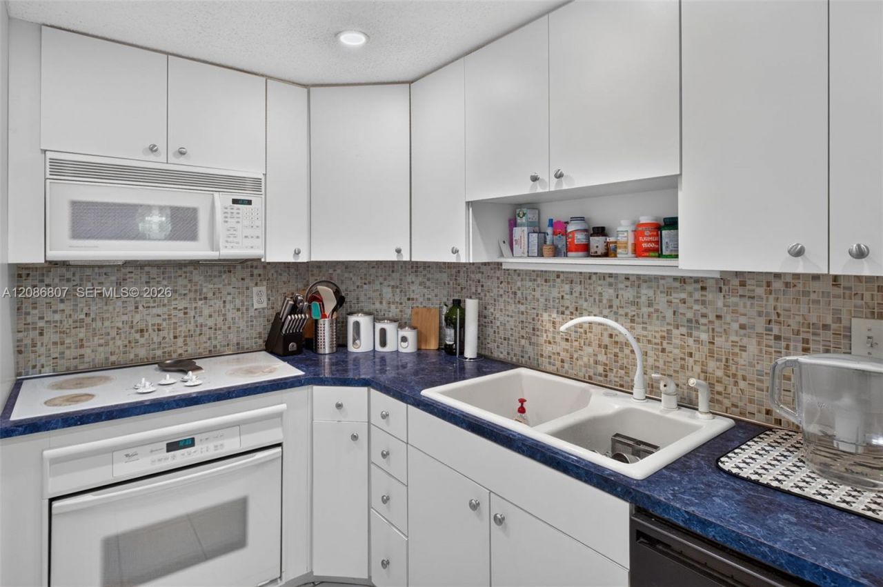500 Bayview Dr, Unit 1420, Sunny Isles Beach, FL 33160 Photo