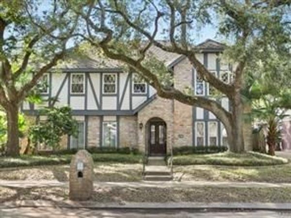 2473 CUMBERLAND Court, New Orleans, LA 70131