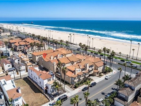 2000 Pacific Coast Highway, Unit 203, Huntington Beach, CA 92648