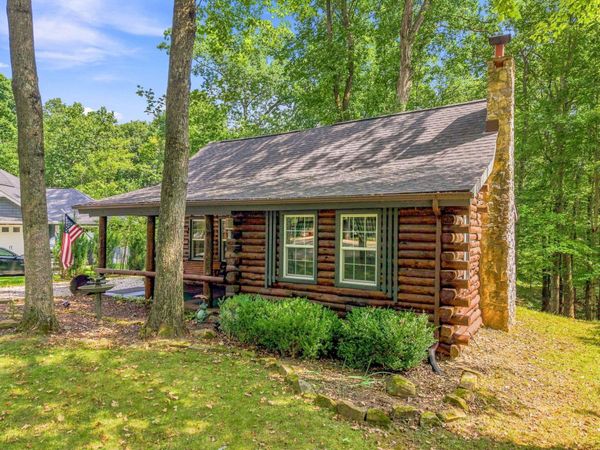 410 Apple Hill Drive N, Howard, OH 43028