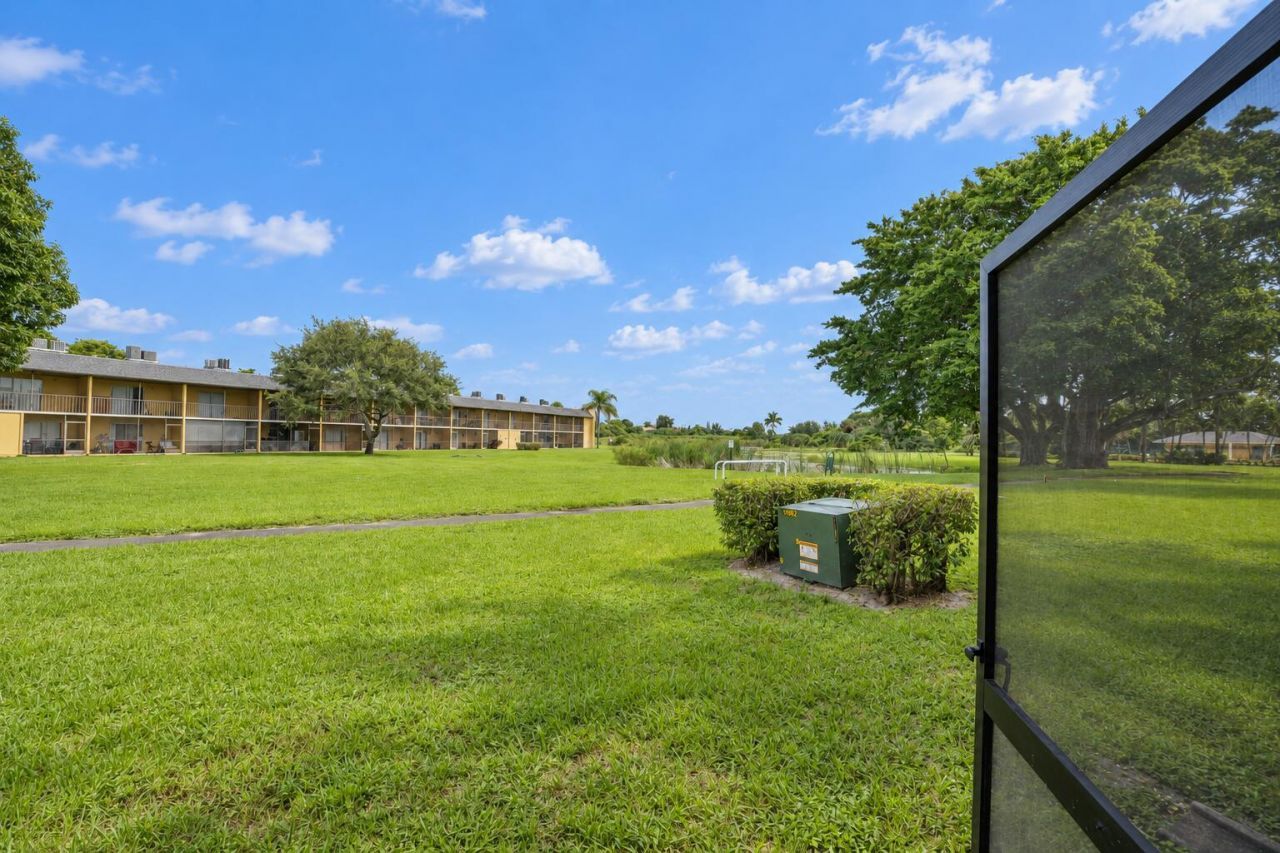 1604 Meadows Circle W, Boynton Beach, FL 33436 Photo