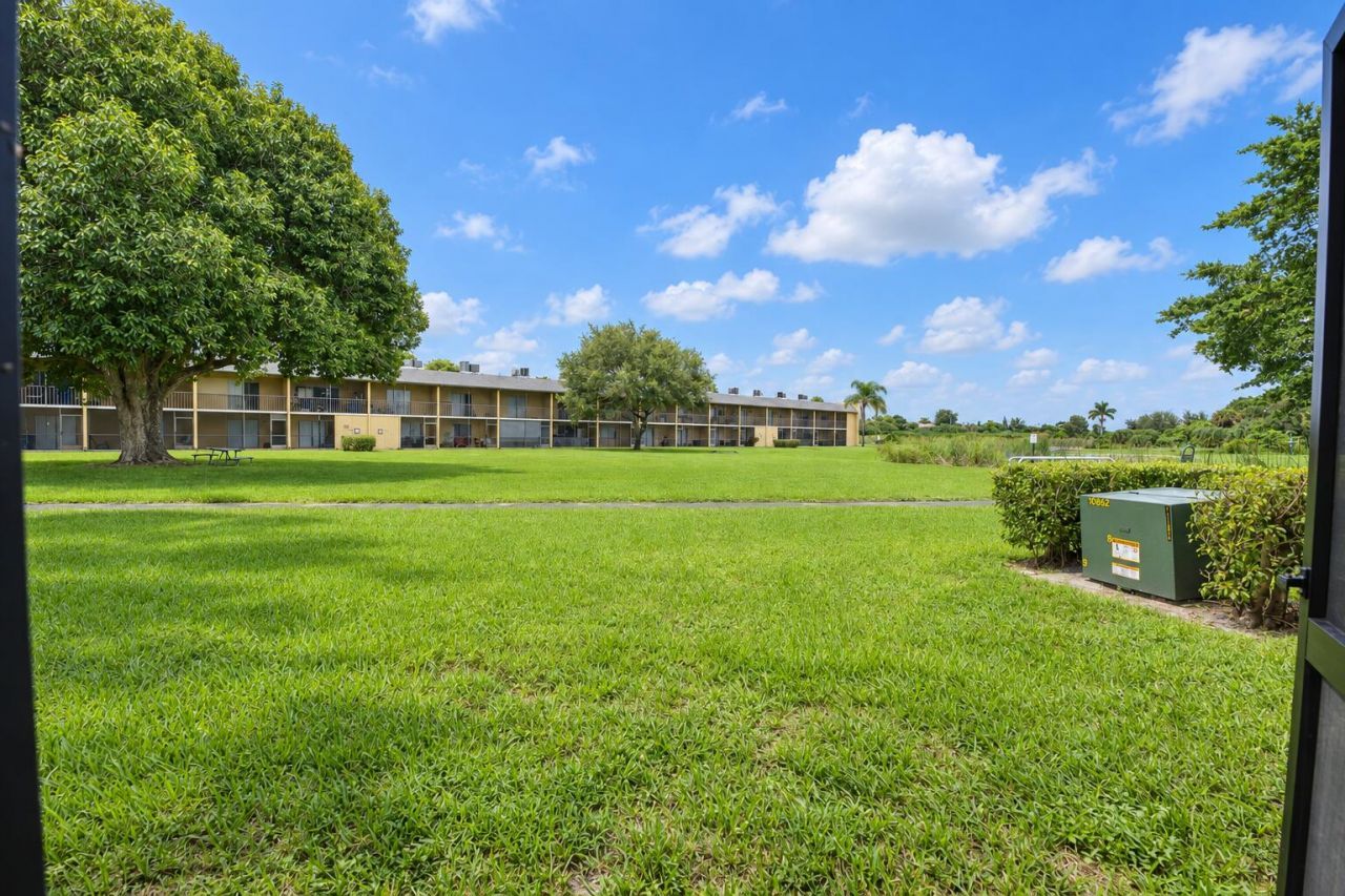 1604 Meadows Circle W, Boynton Beach, FL 33436 Photo