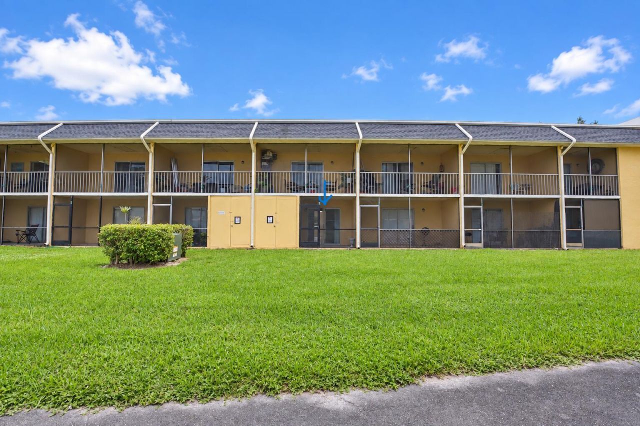 1604 Meadows Circle W, Boynton Beach, FL 33436 Photo