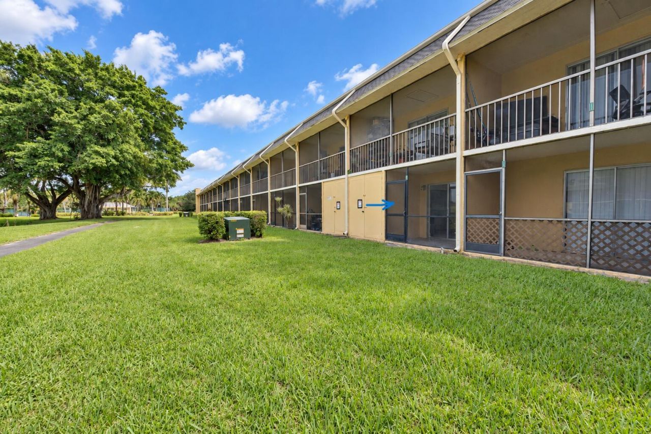 1604 Meadows Circle W, Boynton Beach, FL 33436 Photo