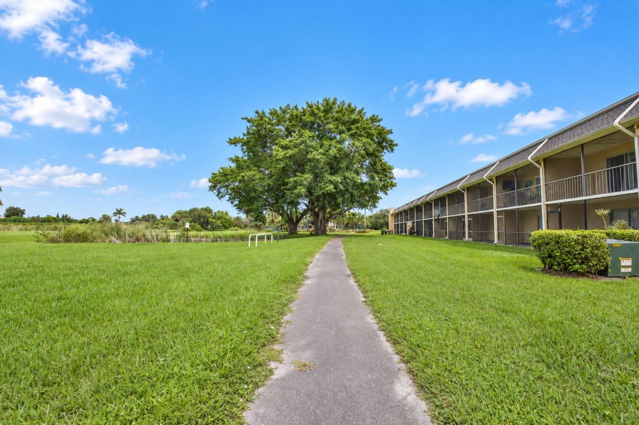 1604 Meadows Circle W, Boynton Beach, FL 33436 Photo