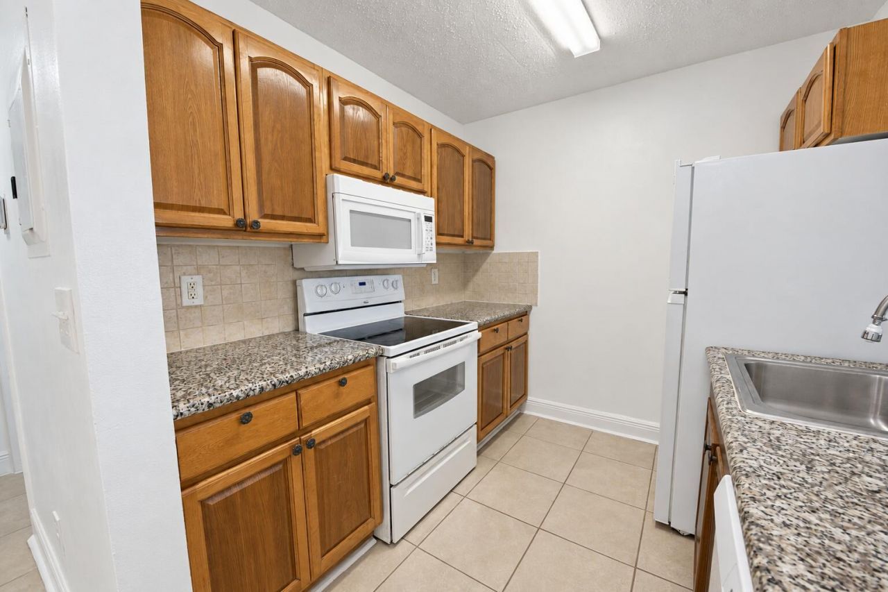 1604 Meadows Circle W, Boynton Beach, FL 33436 Photo